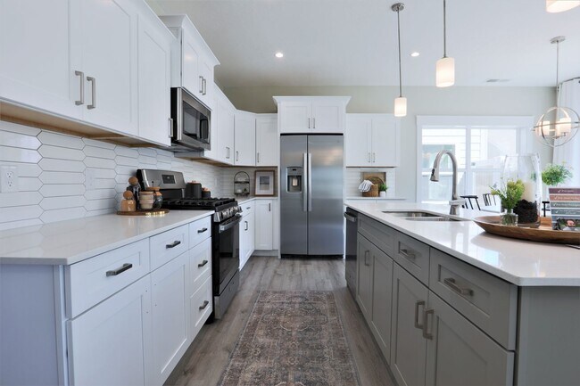 Building Photo - Like New 3BD/2.5BA with 2 Car Garage- $100...