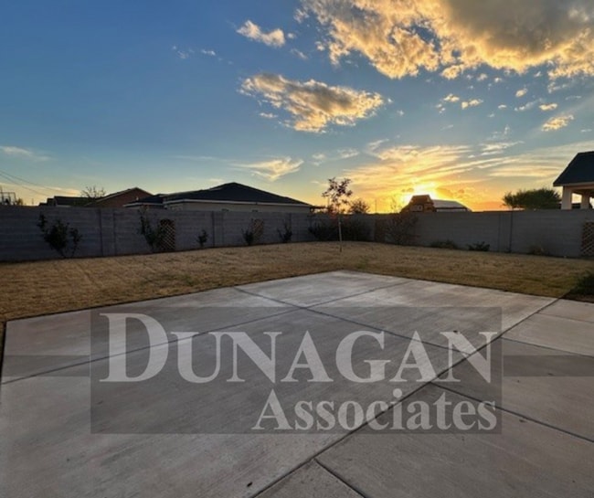 Building Photo - Beautiful 3 Bedroom, 2 Bath home - Corner Lot!