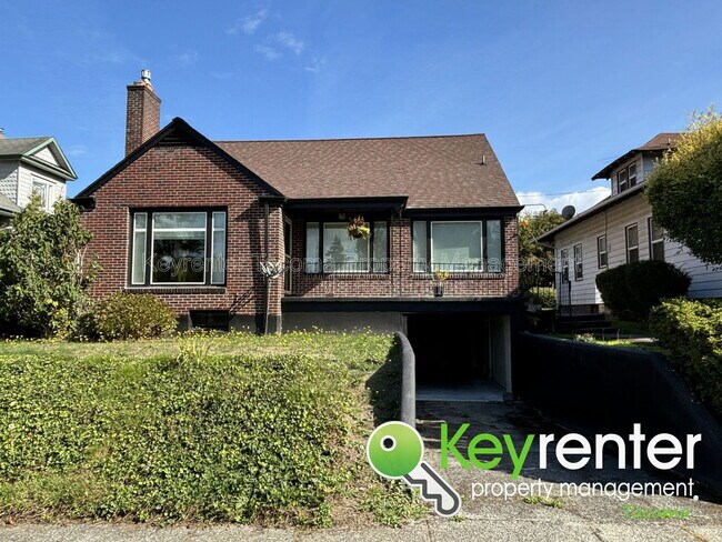 Building Photo - 1207 N Oakes St