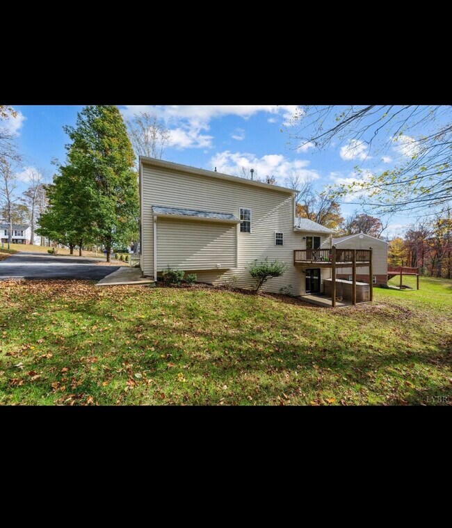 Building Photo - 224 Dove Ct