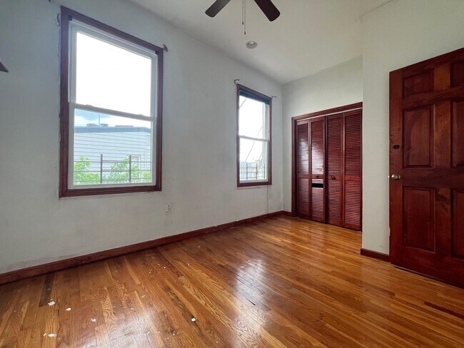 Building Photo - 243 Pearsall Ave