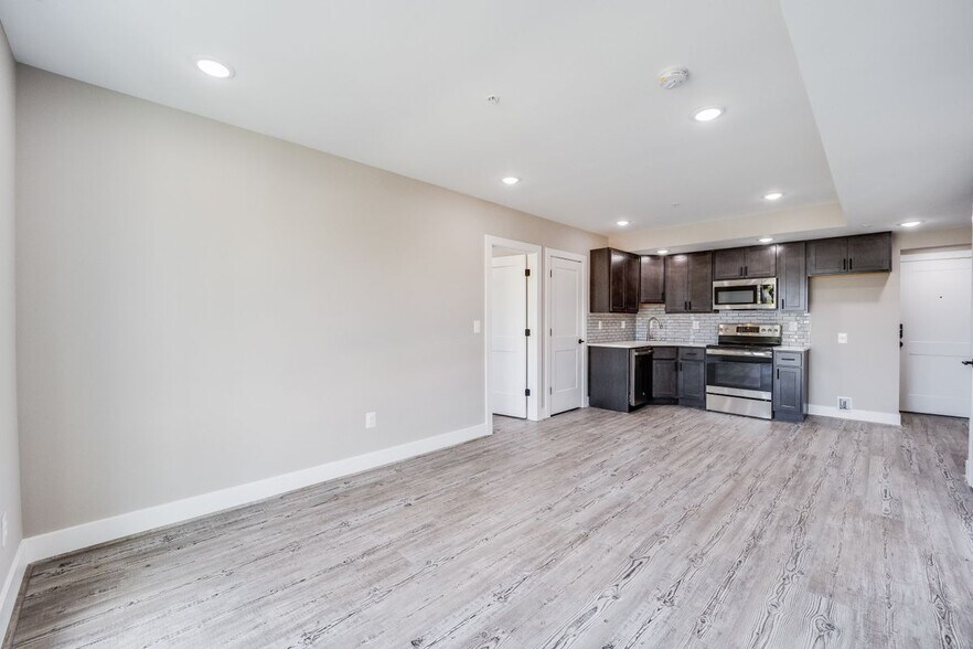 Building Photo - 1617 Rhode Island Ave NE