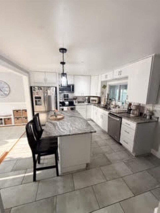 Building Photo - 40 Platts Ave
