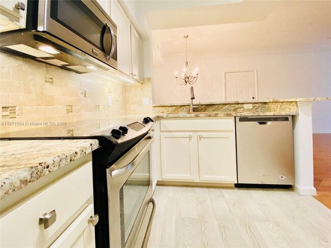 Building Photo - 1103 Myrtlewood Cir E