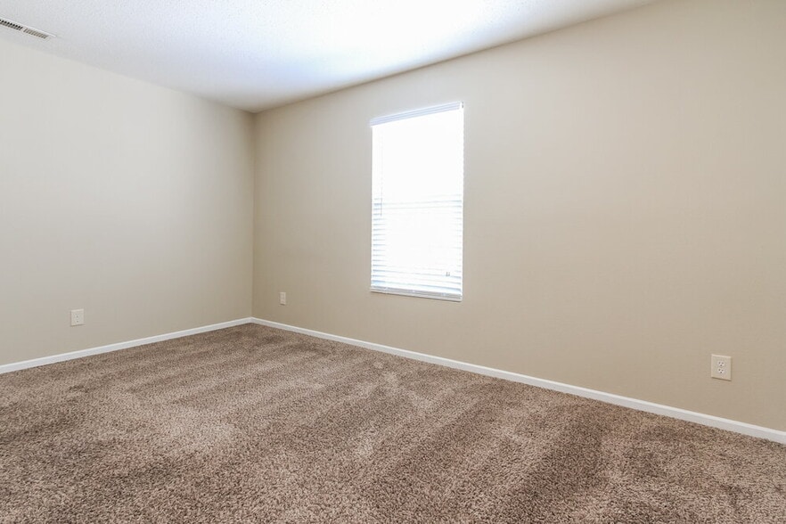 Building Photo - 2832 Ludwig Dr