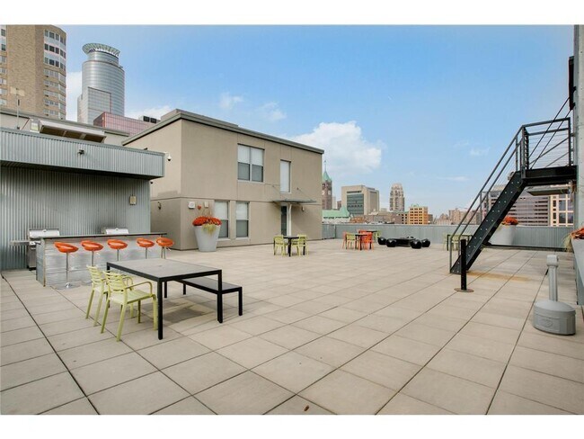 Building Photo - 521 S 7th St