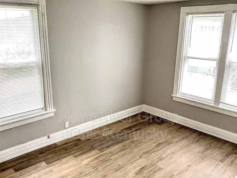 Building Photo - 122 Ash St