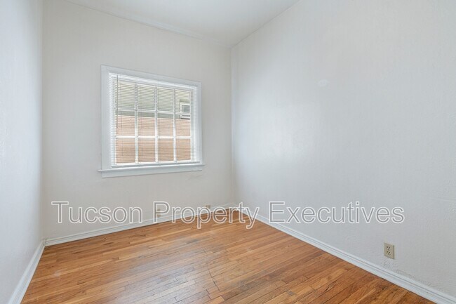 Building Photo - 1220 N Olsen Ave