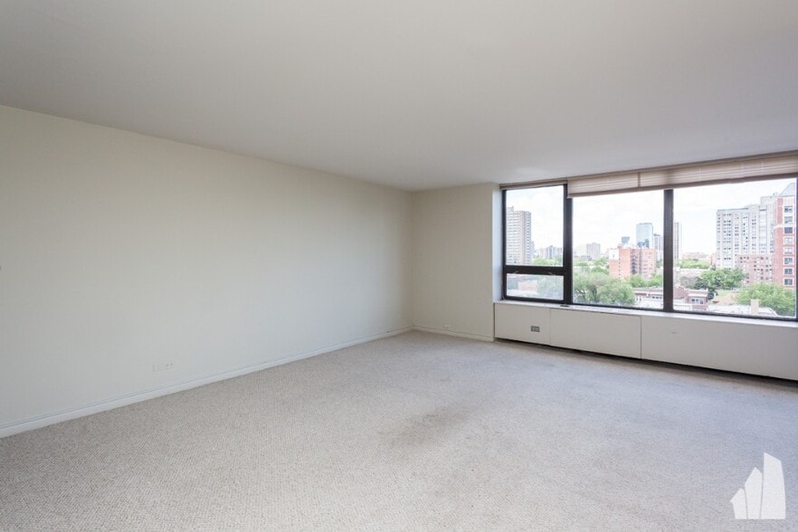 Building Photo - 3930 N Pine Grove Ave