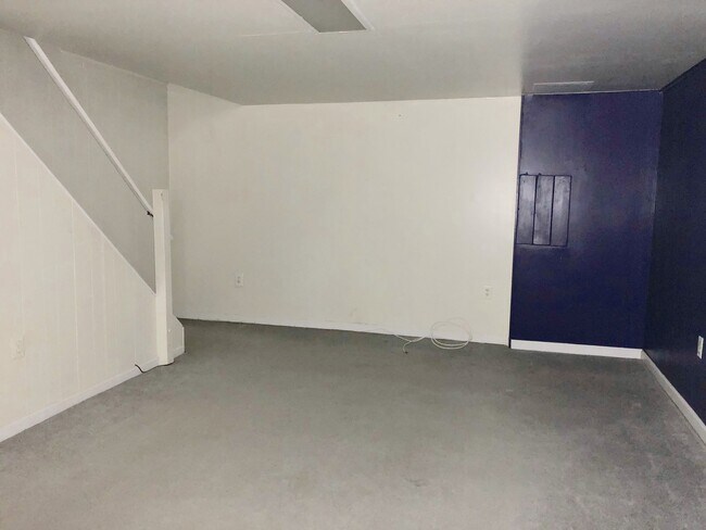 Building Photo - 8564 Gradien Dr