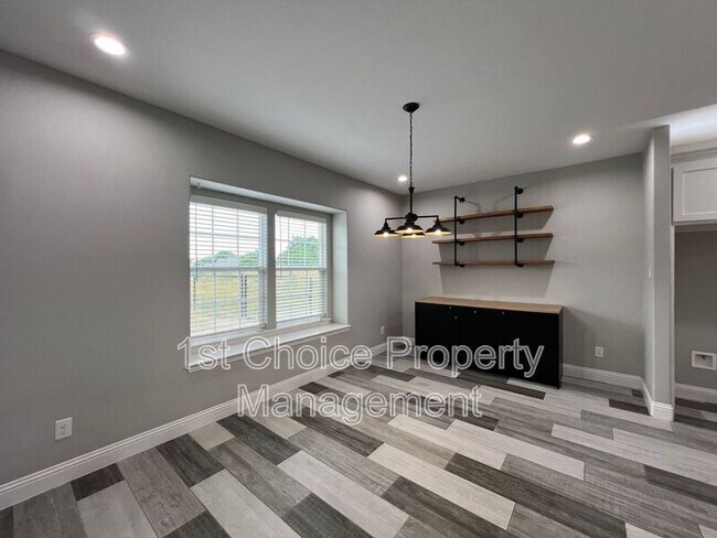 Building Photo - 5413 Harrys Pl