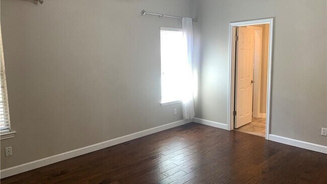 Building Photo - 725 Woodrow Cir