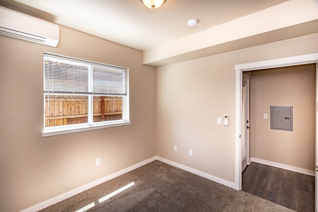 Interior Photo - 441 Talent Ave