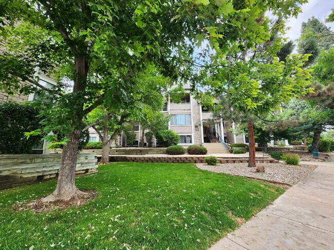 Building Photo - PRICE DROP!  Beautiful Ground Floor 2 Bed 2 Bath Condo! Sunroom!