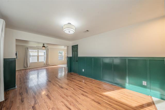 Building Photo - 1906 Beach Dr