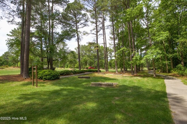 Building Photo - 104 Pine Hawk Dr