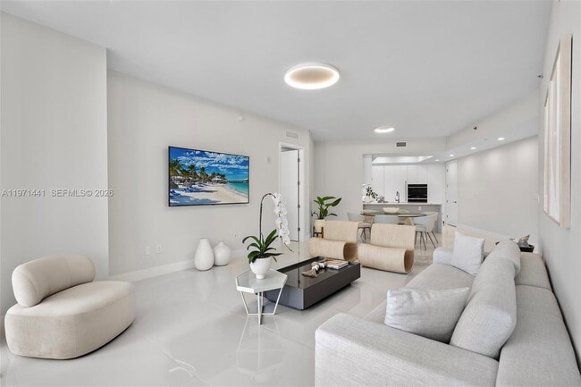 Building Photo - 16001 Collins Ave