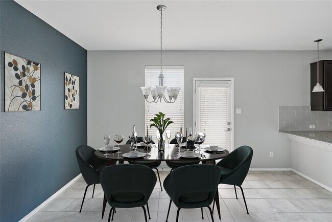 Building Photo - 144 Holstein St