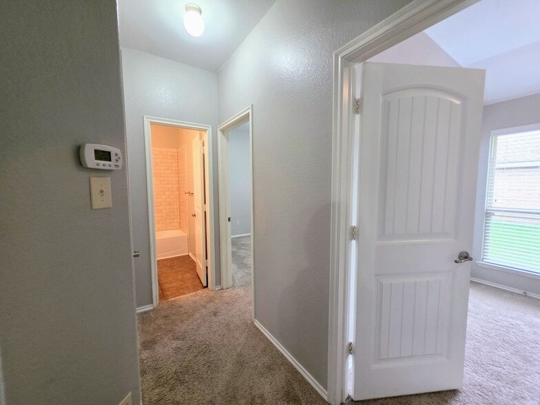 Building Photo - 1809 Rodeo Dr