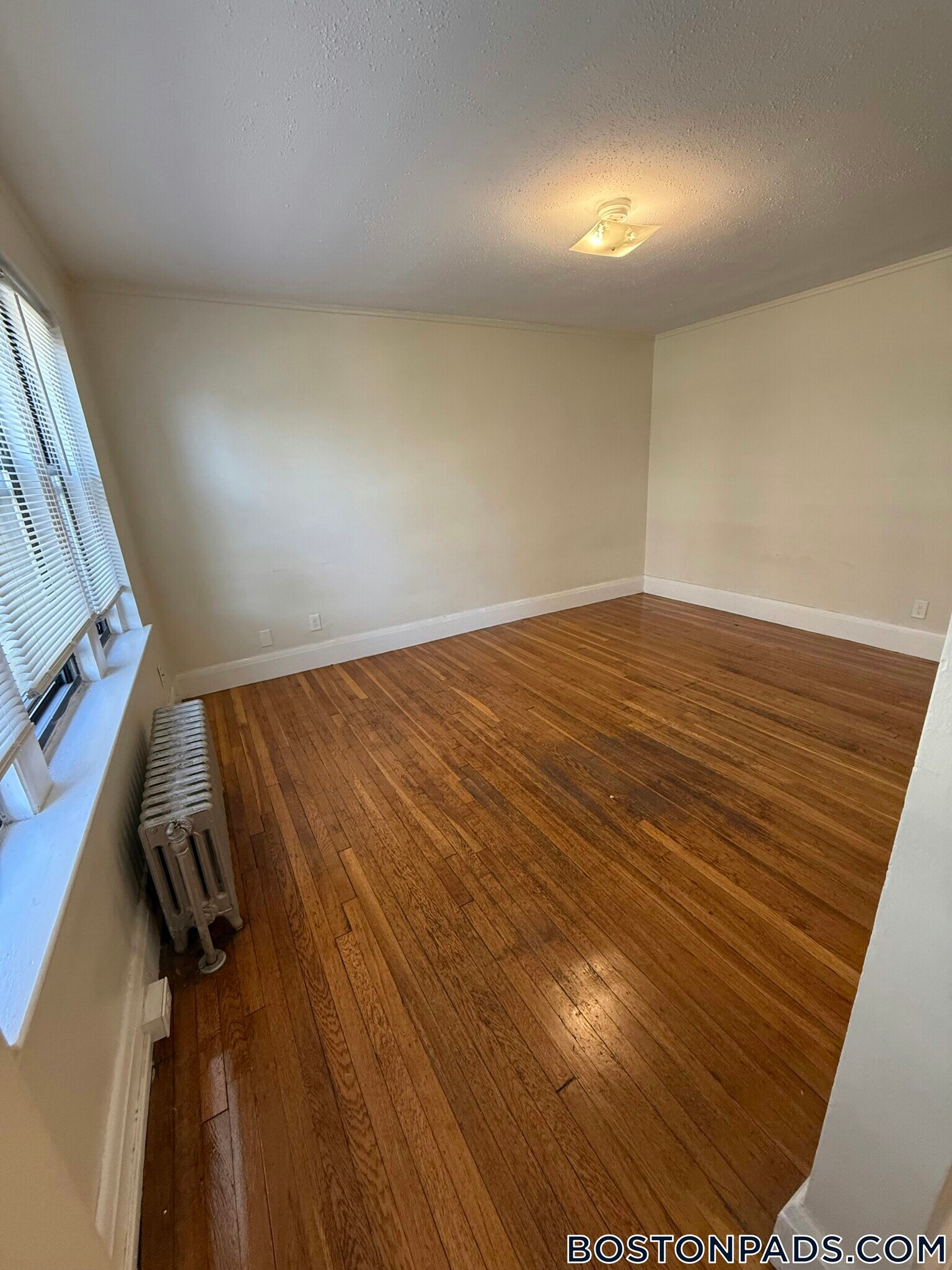 Building Photo - 349 Pleasant St