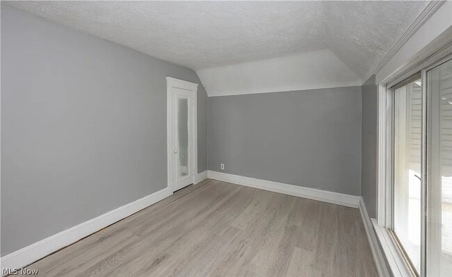 Building Photo - Comfortable & Convenient Cleveland Living