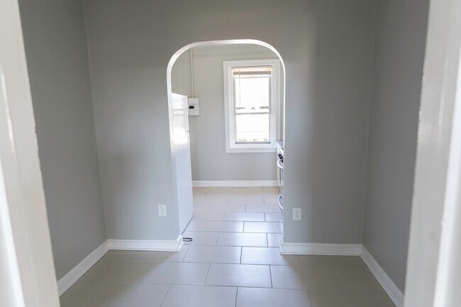 Building Photo - 711 Dekalb St