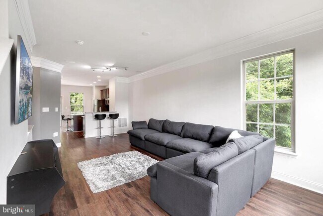 Building Photo - 4600 Potomac Highlands Cir