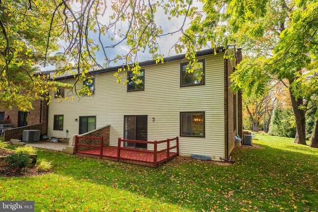 Building Photo - 201 Fairfax Ct