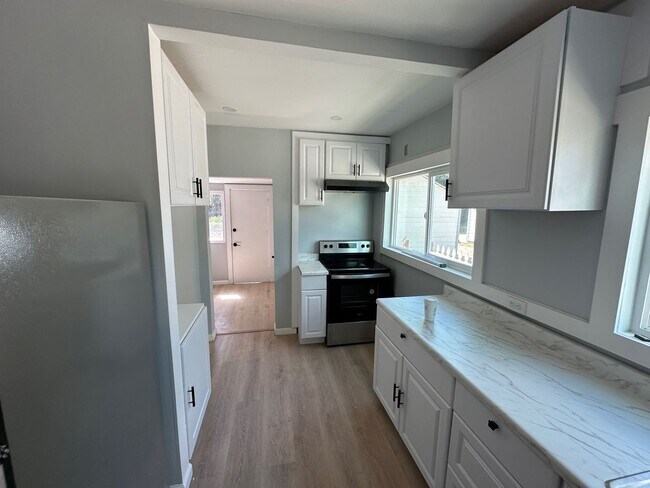 Building Photo - Cozy Santa Cruz Cottage