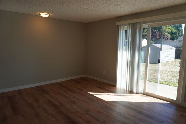 Building Photo - 2909 NE 135th Ave
