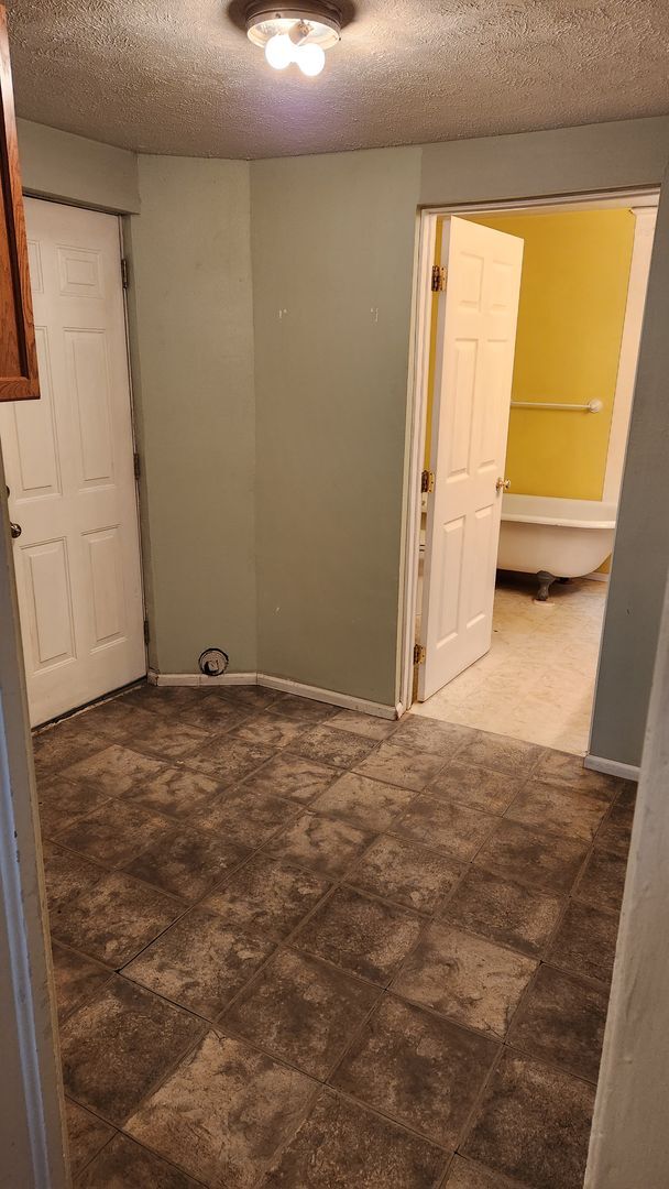 Building Photo - South Hill Home!! Coming Soon!