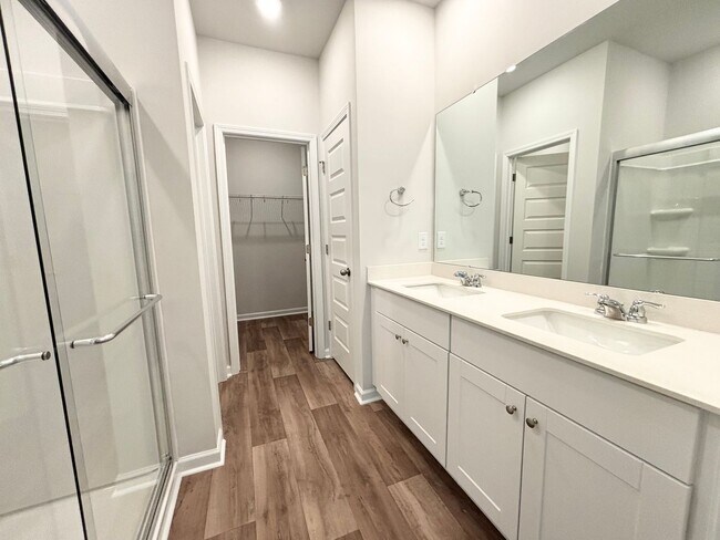 Building Photo - ABSOLUTELY BEAUTIFUL BRAND-NEW BUILD TOWNHOME