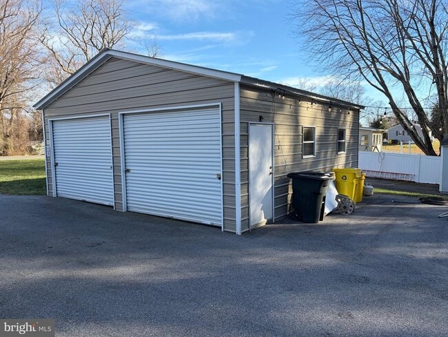 Building Photo - 1806 Johnson Rd