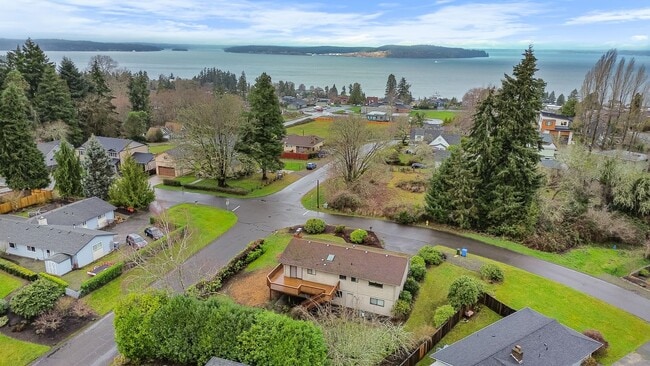 Building Photo - Steilacoom Split Entry