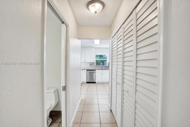 Building Photo - 21461 Sawmill Ct