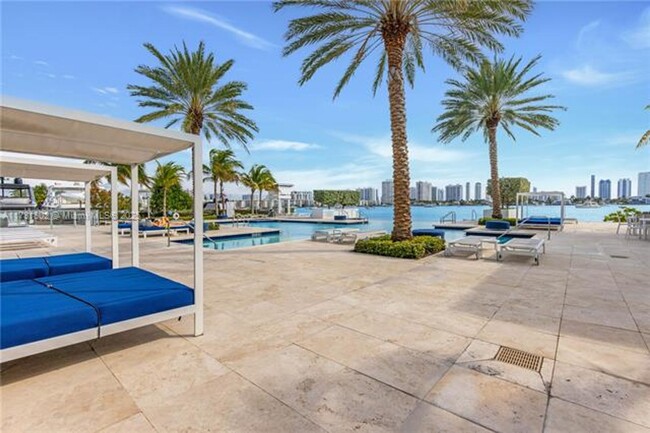 Building Photo - 17111 Biscayne Blvd