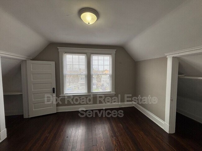 Building Photo - 5310 Carthage Ave