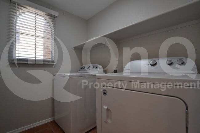 Building Photo - 487 W Calle Monte Vista
