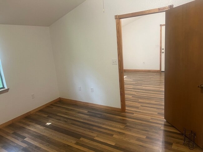 Building Photo - 1 bedroom 1 bathroom