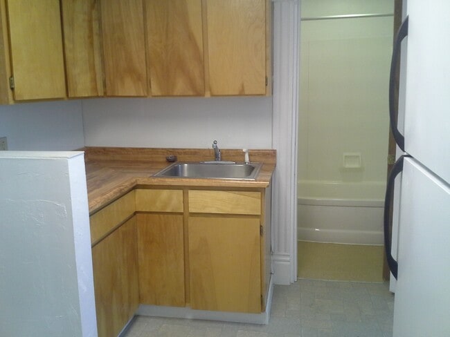 Building Photo - 612 W Silver St