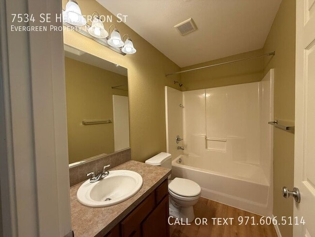 Building Photo - 7534 SE Henderson St