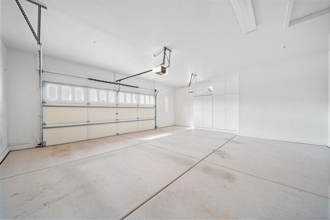 Building Photo - 13042 W Pinnacle Vista Dr