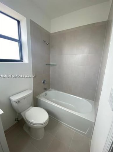 Building Photo - 575 NE 208th Ter