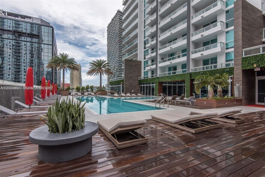Building Photo - 1080 Brickell Ave