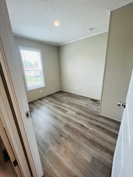 Building Photo - 9356 River Dr