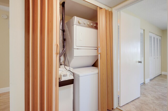 Building Photo - 459 Franconia Cir