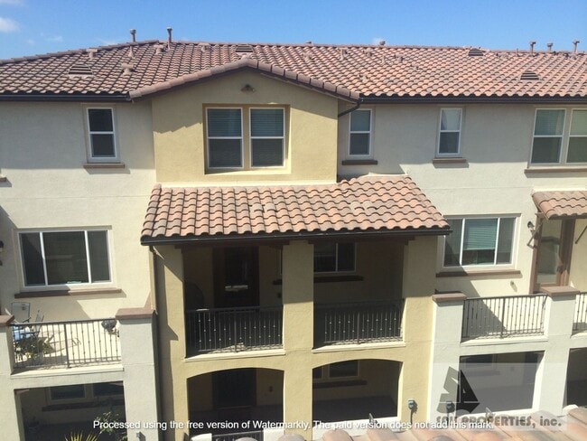 Building Photo - Beautiful Upgraded 3 Bd 3.5 Bth w/Large Bo...