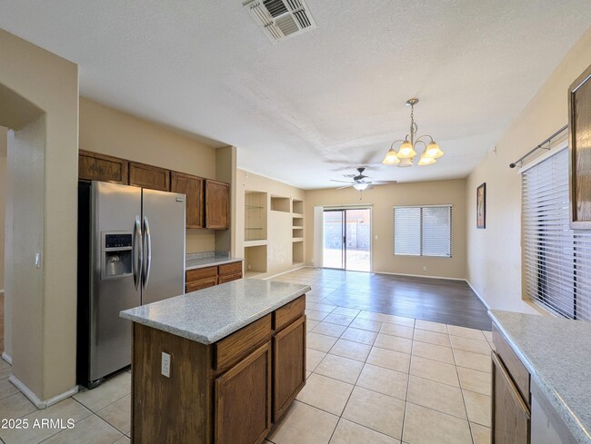 Building Photo - 8861 W Paradise Dr
