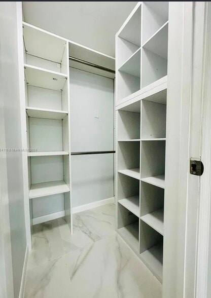 Building Photo - 1333 E Hallandale Beach Blvd