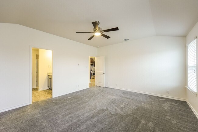 Building Photo - 5 bedroom first time rental! $300 off of the first full month for applications submitted by Febru...